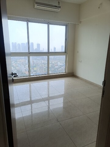 Room in 2.5 BHK Apartment at LnT Crescent Bay T4, Parel – for Rent
