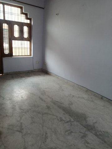 Room in 2 BHK Penthouse at Sector 30 – for Rent