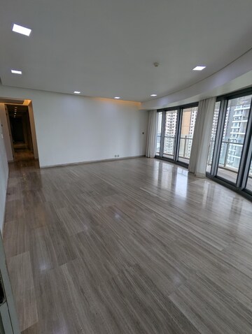 Room in 4 BHK Apartment at Lodha The World Towers World One Tier 2, Worli – for Rent