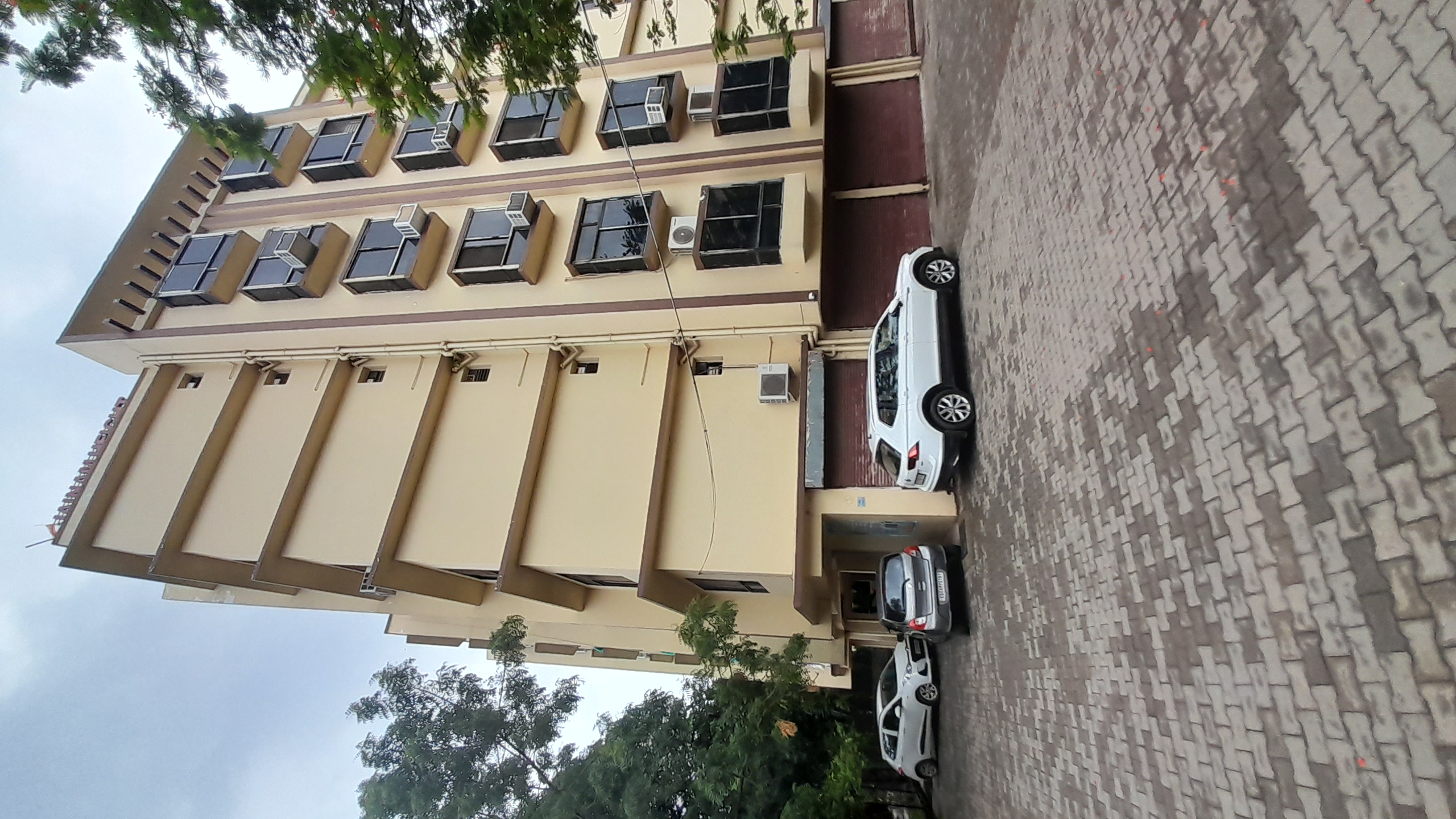 3 BHK + Extra Room Apartment For Rent in Pachpedi Naka