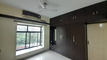 Room in 3 BHK Apartment at Pachpedi Naka – for Rent