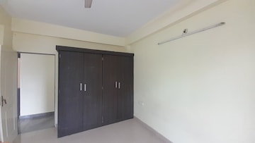 Room in 3 BHK Apartment at Pachpedi Naka – for Rent