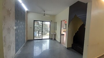 Room in 3 BHK Apartment at Pachpedi Naka – for Rent