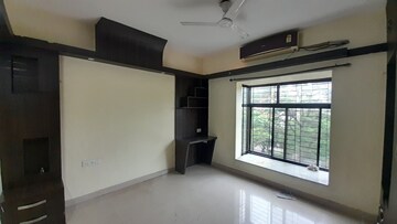 Room in 3 BHK Apartment at Pachpedi Naka – for Rent