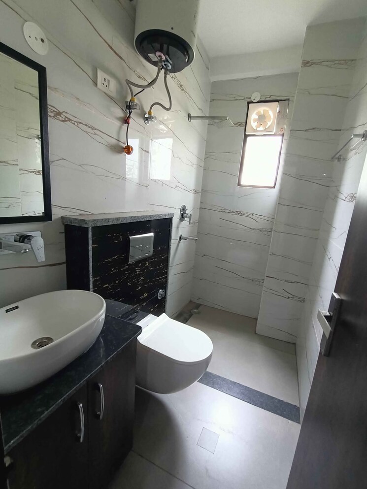 Bathroom, sector 9 2 Bedroom 200 Sq.Yd. Builder Floor In Sector 9 Gurgaon 8889942