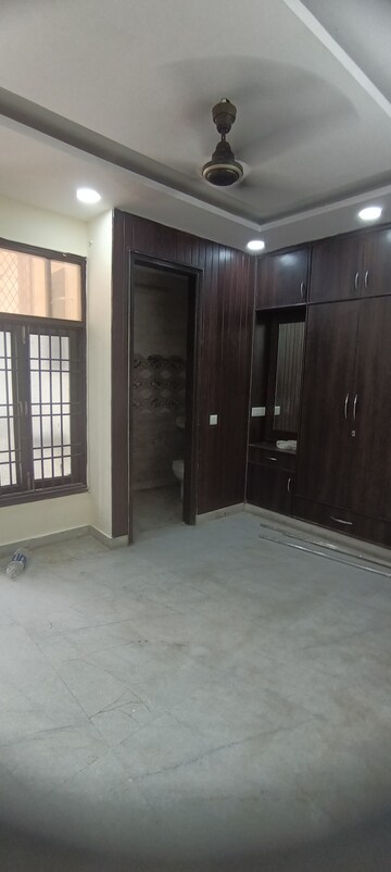 Room in 2.5 BHK Builder Floor at Ashok Nagar – for Rent