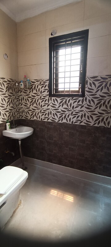 Bathroom in 2.5 BHK Builder Floor at Ashok Nagar – for Rent