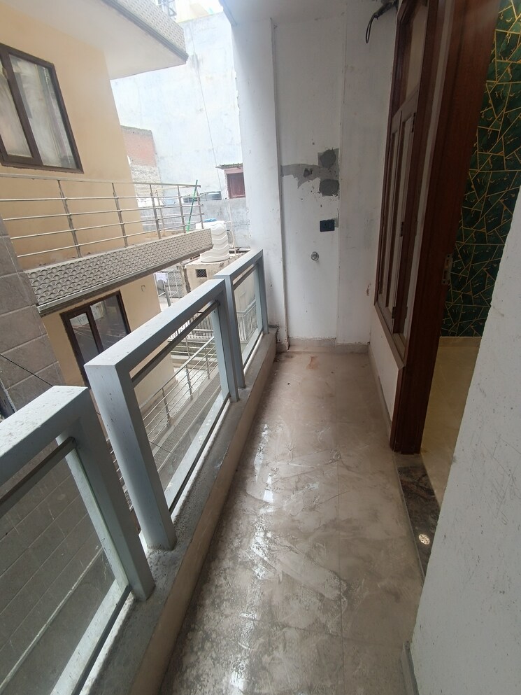 Balcony, govindpuri 3 Bedroom 900 Sq.Ft. Builder Floor In Govindpuri Delhi 8890178