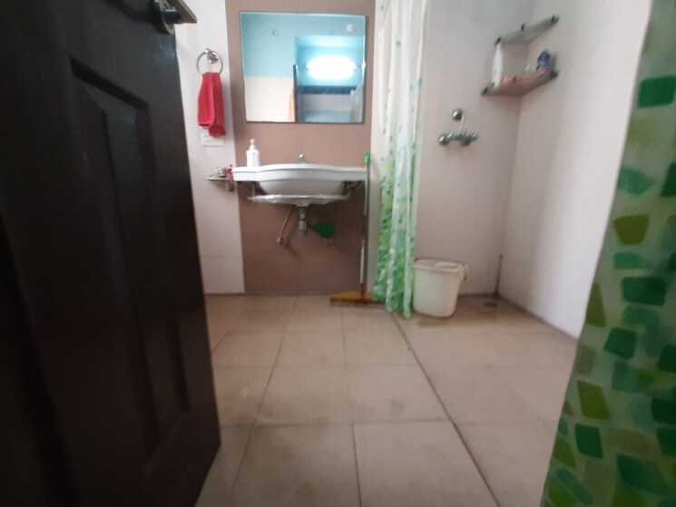 Bathroom, ramprastha-greens 4 Bedroom 2200 Sq.Ft. Apartment In Vaishali Sector 7 Ghaziabad 8890446