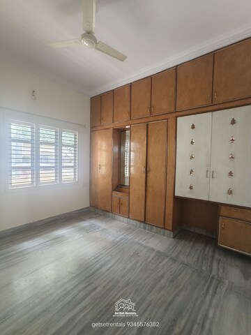 Room in 2 BHK Builder Floor at Hsr Layout – for Rent