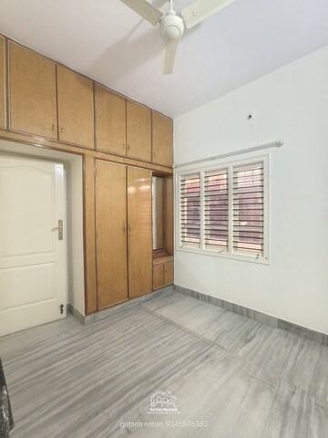 Room in 2 BHK Builder Floor at Hsr Layout – for Rent