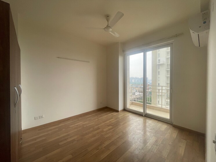 Room, puri-emerald-bay 2 Bedroom 1700 Sq.Ft. Apartment In Sector 104 Gurgaon 8890231