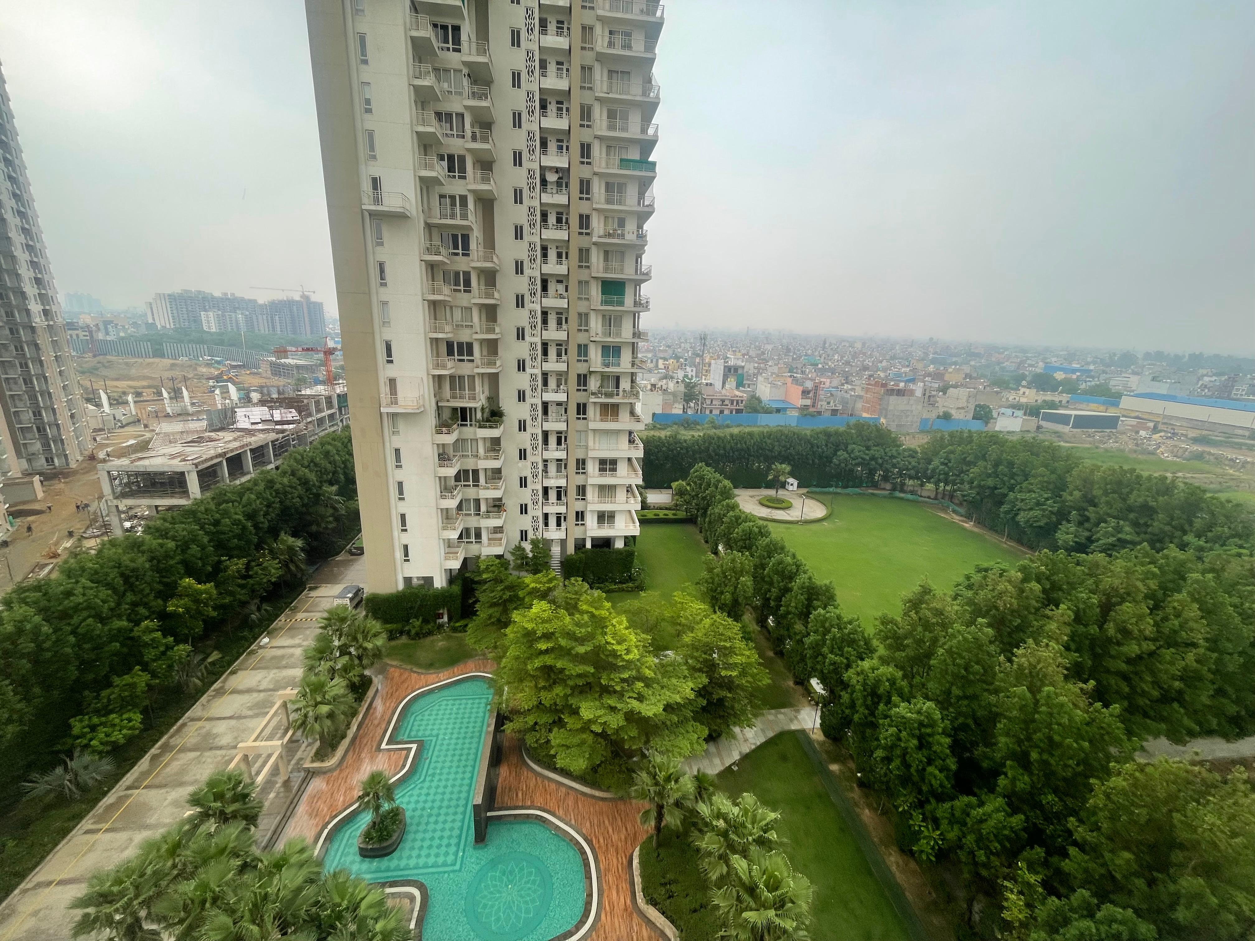 2 BHK + Servant Room,Extra Room Apartment For Rent in Puri Emerald Bay