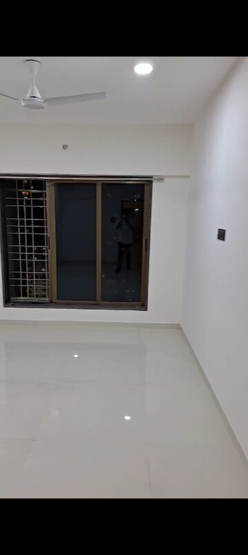 Room in 2 BHK Apartment at Poonam Vaishno Heights, Malad East – for Rent