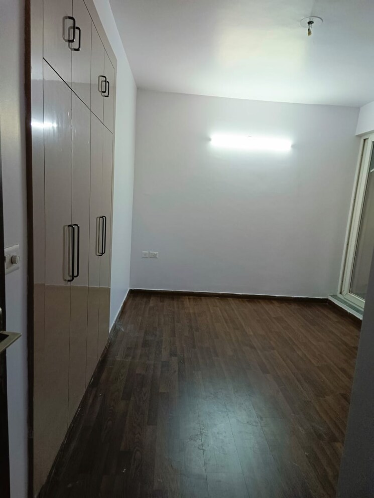 Room, bptp-discovery-park 2 Bedroom 625 Sq.Ft. Apartment In Sector 80 Faridabad 8890254