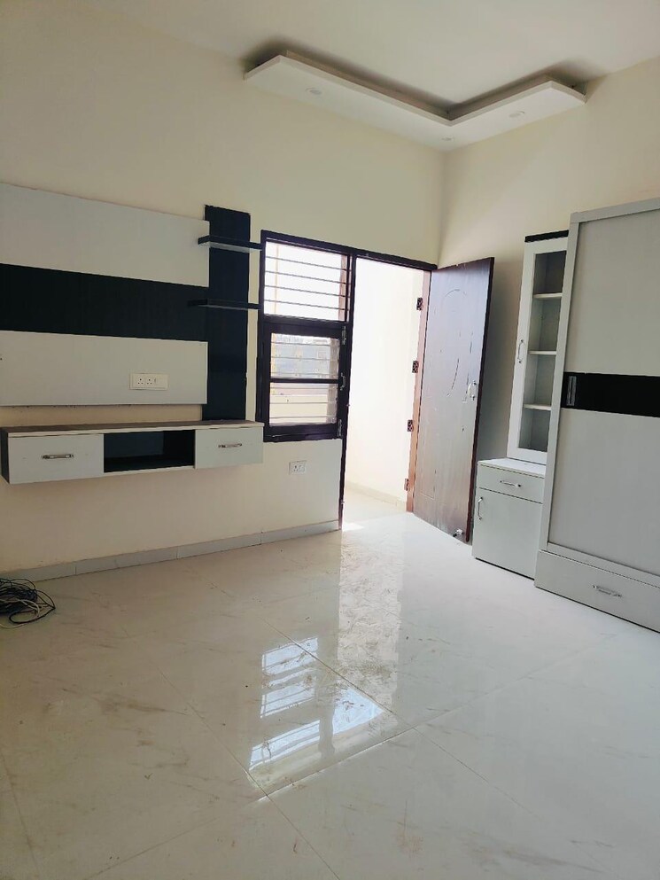 Room, sector 127 1 Bedroom 585 Sq.Ft. Apartment In Sector 127 Mohali 8890256