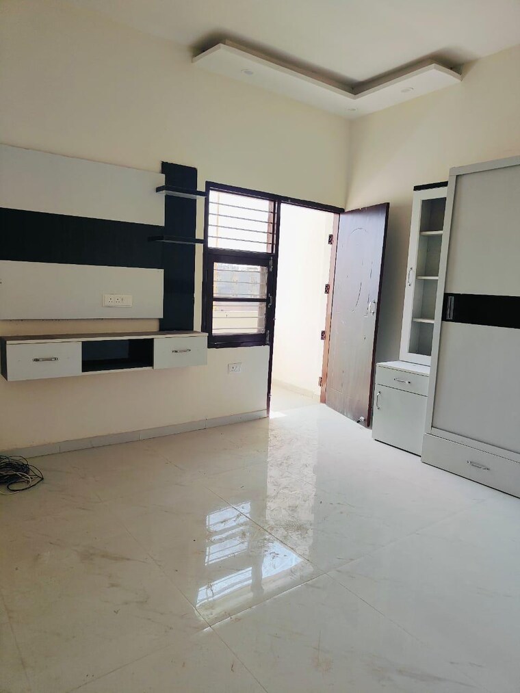 Room, sector 127 1 Bedroom 585 Sq.Ft. Apartment In Sector 127 Mohali 8890256