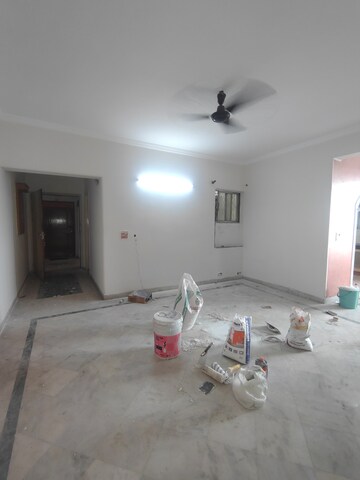 Bathroom in 3 BHK Apartment at Unitech Sunbreeze Towers, Vaishali Sector 5 – for Rent