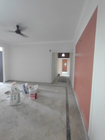 Furnished Amenities in 3 BHK Apartment at Unitech Sunbreeze Towers, Vaishali Sector 5 – for Rent