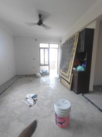 Bathroom in 3 BHK Apartment at Unitech Sunbreeze Towers, Vaishali Sector 5 – for Rent