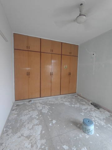 Furnished Amenities in 3 BHK Apartment at Unitech Sunbreeze Towers, Vaishali Sector 5 – for Rent