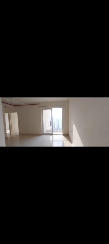 Room in 2.5 BHK Apartment at Signature Global Golf Greens, Sector 79 – for Rent