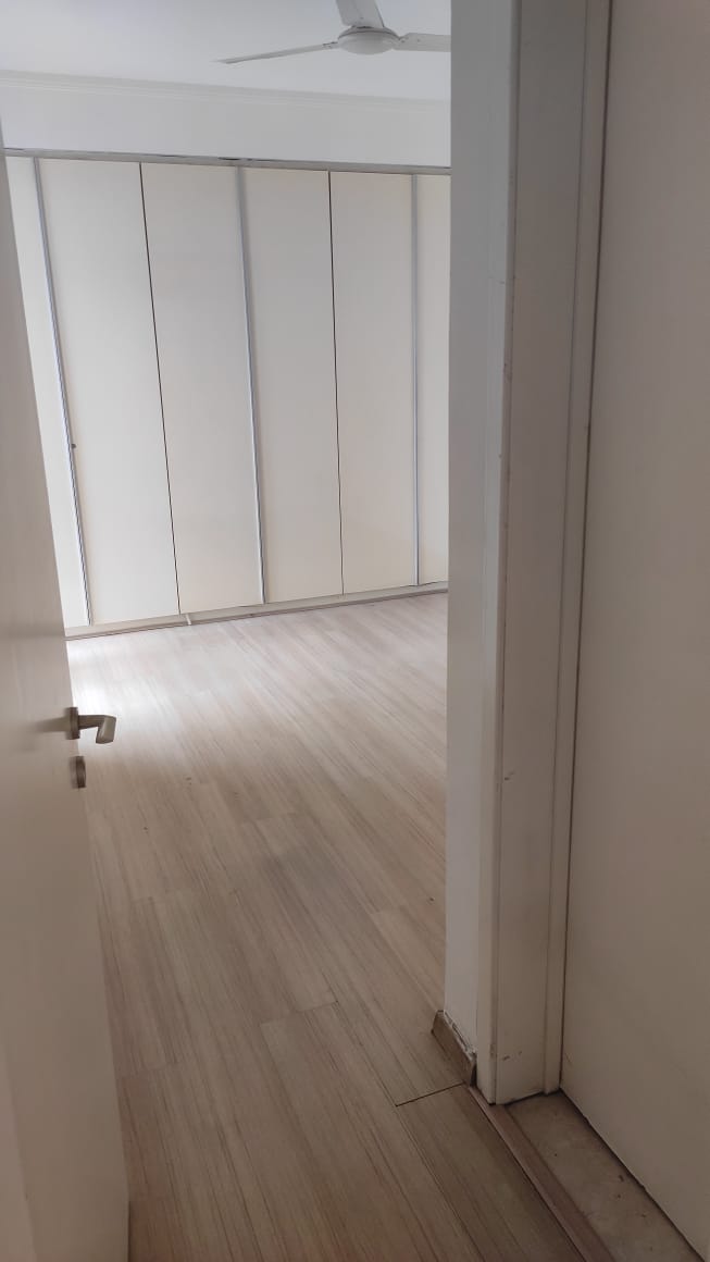 3.5 BHK + Servant Room Apartment For Rent in DLF Park Place