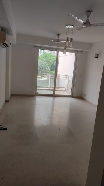 Room in 3.5 BHK Apartment at DLF Park Place, Sector 54 – for Rent
