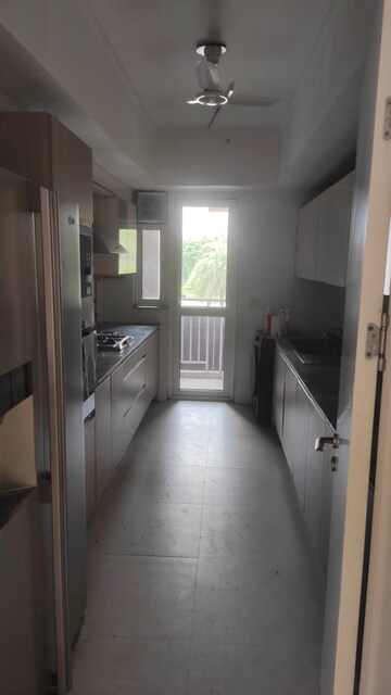 Building Lobby in 3.5 BHK Apartment at DLF Park Place, Sector 54 – for Rent