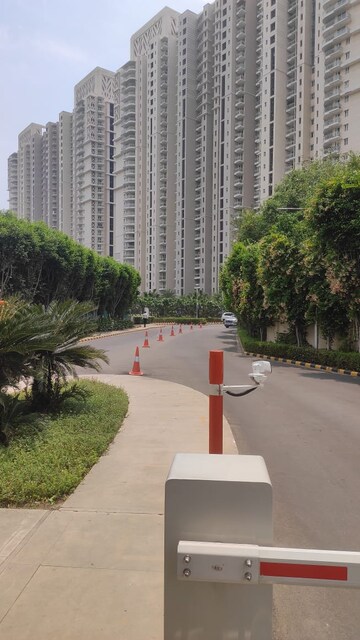 Balcony in 3.5 BHK Apartment at DLF Park Place, Sector 54 – for Rent