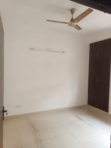 Room in 1 RK Apartment at Omaxe Heights, Sector 86 – for Rent