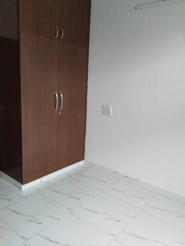 Room in 3 BHK Builder Floor at Sector 45 – for Rent