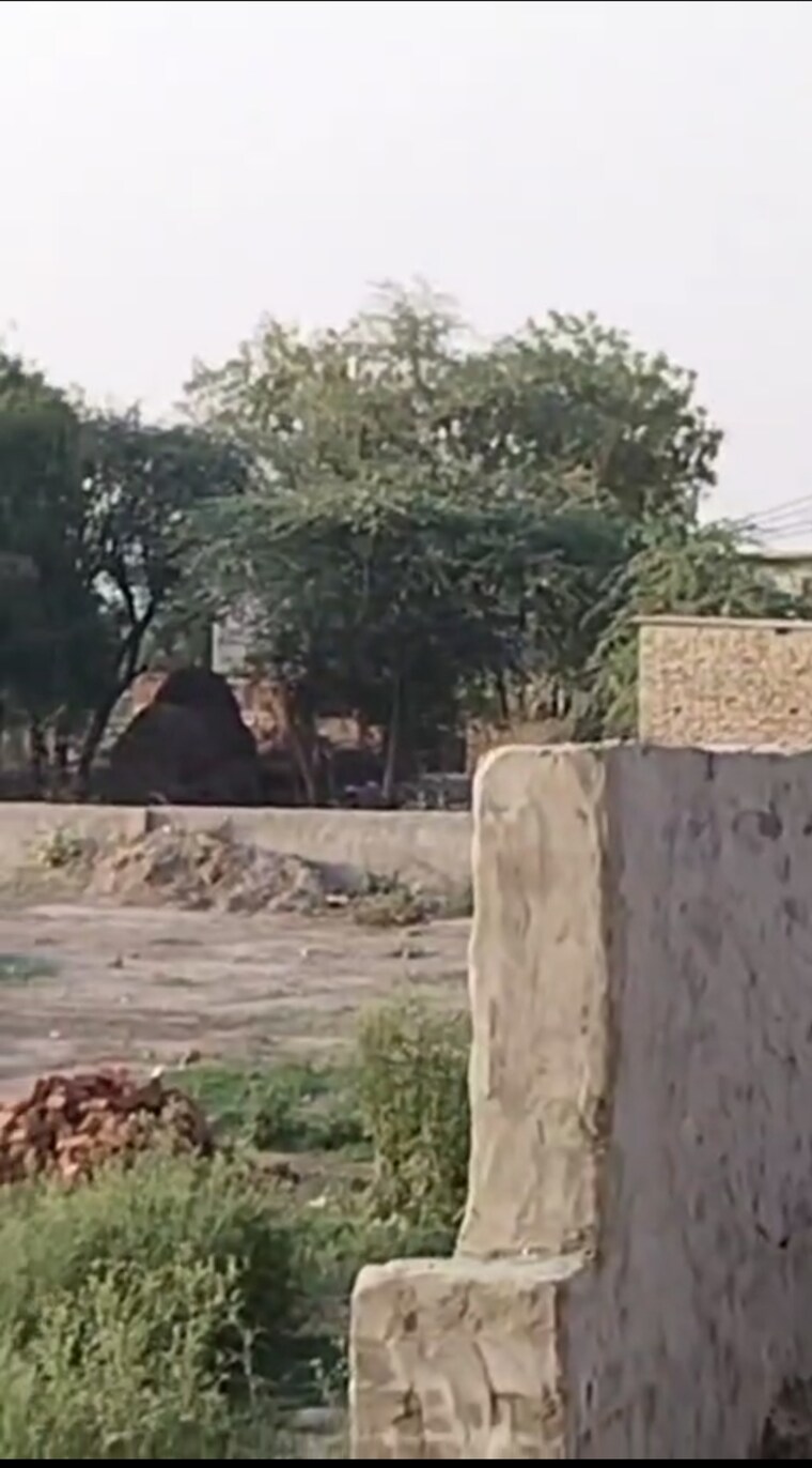 Garden, sector 162  100 Sq.Yd. Plot In Sector 162 Noida 8890456