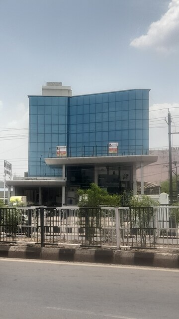  Showroom For Rent in Bhatagaon
