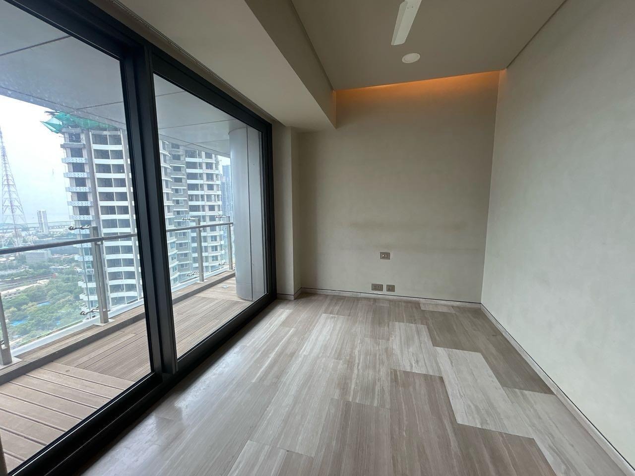 3 BHK + Servant Room Apartment For Rent in Lodha World Crest