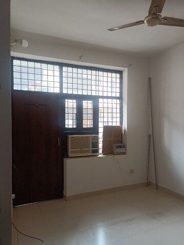 Room in 2 BHK Apartment at Amolik Heights, Sector 88 – for Rent