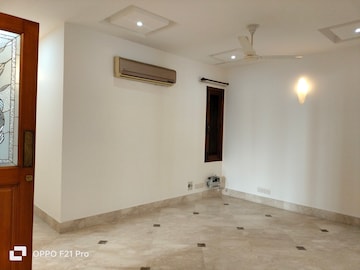 Room in 4 BHK Apartment at Boutique Residential Apartments E-3 6, Vasant Vihar – for Rent