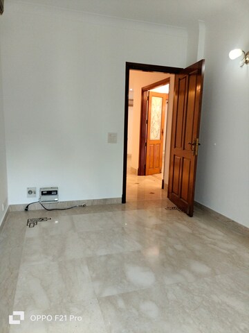 Room in 4 BHK Apartment at Boutique Residential Apartments E-3 6, Vasant Vihar – for Rent