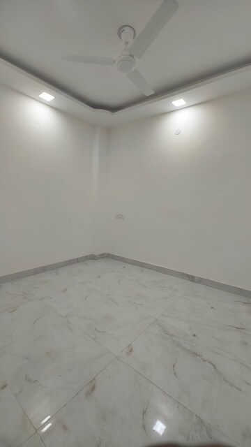 Bedroom in 2 BHK Builder Floor at Govindpuri – for Rent
