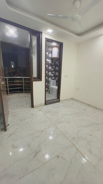 Room in 2 BHK Builder Floor at Govindpuri – for Rent