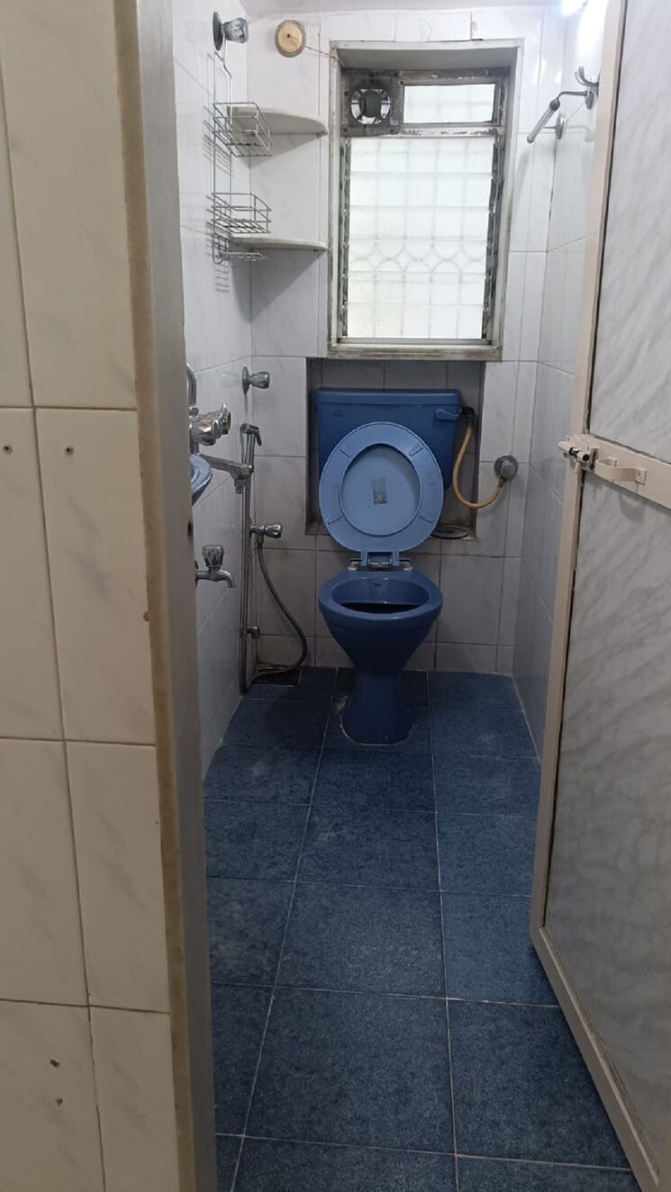 Bathroom, bandra west 1.5 Bedroom 550 Sq.Ft. Apartment In Bandra West Mumbai 8890603
