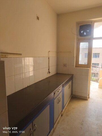 Kitchen in 4 BHK Apartment at DLF Trinity Towers, Dlf Phase V – for Rent