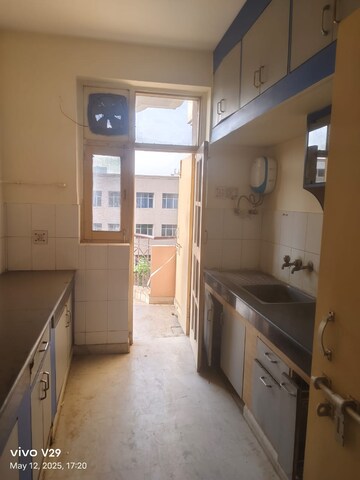 Kitchen in 4 BHK Apartment at DLF Trinity Towers, Dlf Phase V – for Rent
