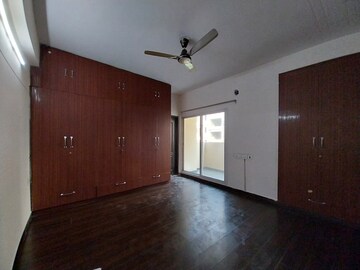 Room in 2 BHK Apartment at Logix Blossom Greens, Sector 143 – for Sale