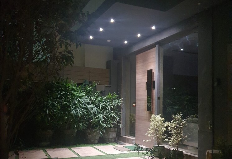  Parking, defence colony 3 Bedroom 2700 Sq.Ft. Apartment In Defence Colony Delhi 8890672