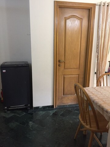 Bedroom in 1 BHK Apartment at Bandra West – for Rent
