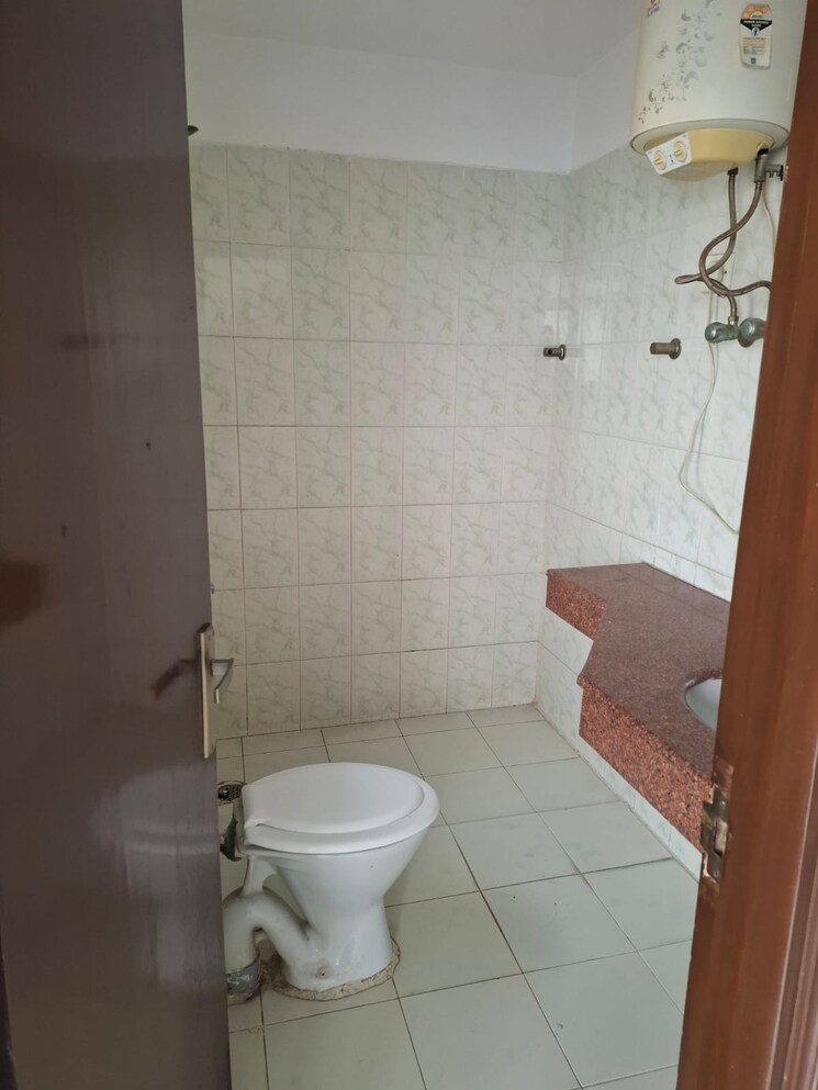Bathroom, parsvnath-green-ville 3 Bedroom 1945 Sq.Ft. Apartment In Sector 48 Gurgaon 8890731