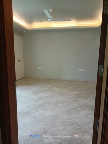 Room in 3 BHK Apartment at Boutique Residential Apartments C-253, Defence Colony – for Rent