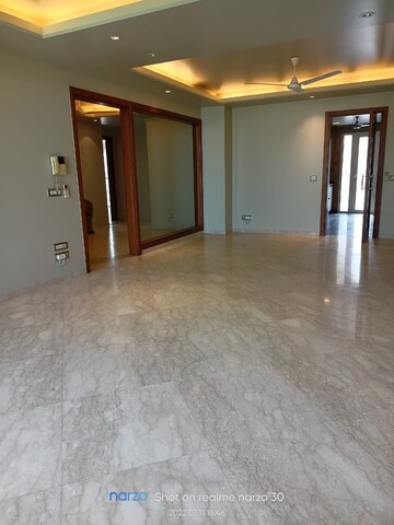 Room in 3 BHK Apartment at Boutique Residential Apartments C-253, Defence Colony – for Rent