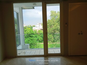 Room in 3 BHK Apartment at Boutique Residential Apartments C-253, Defence Colony – for Rent